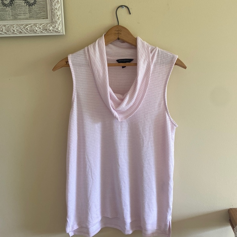 Banana Republic cowl neck sleeveless top 🌸